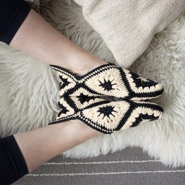 myboshi Habikino Crochet Set Slippers Size 38/39 Including No. 2 Wool, Needle and Instructions Crochet Pack, 85% Cotton, 15% Kapok Black with Crochet Hook