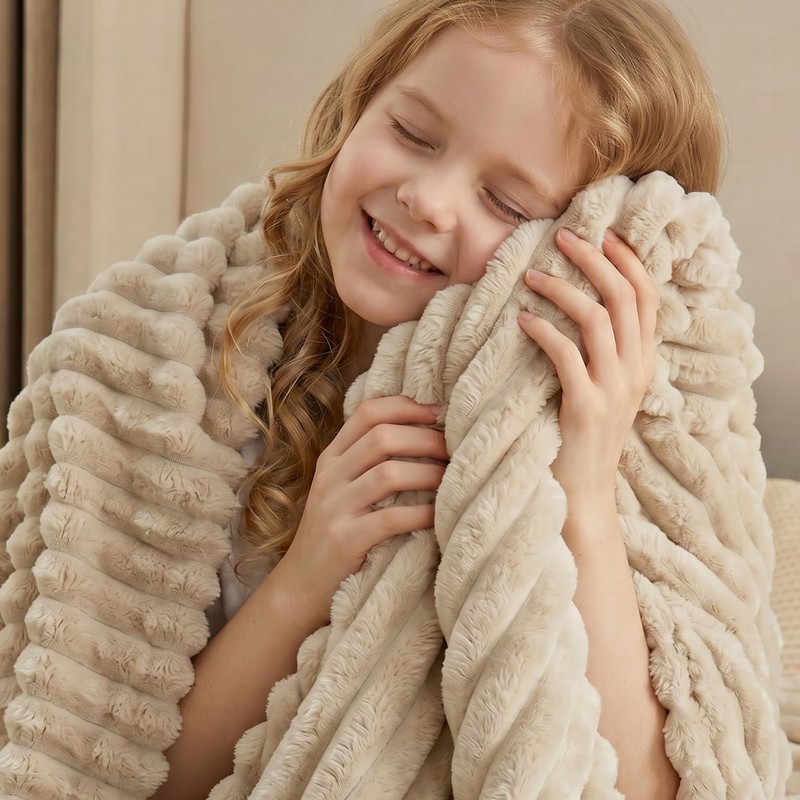 Fleece Throw Blanket for Couch & Bed, Cozy Warm Gifts