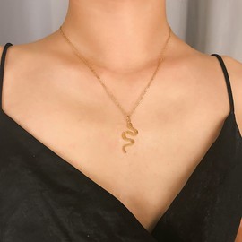 TseenYi Snake Pendant Necklace Choker Gothic Snake Pendant Animal Necklace Golden Snake Drop Necklace Snake Chain Necklace Jewellery Women and Girls