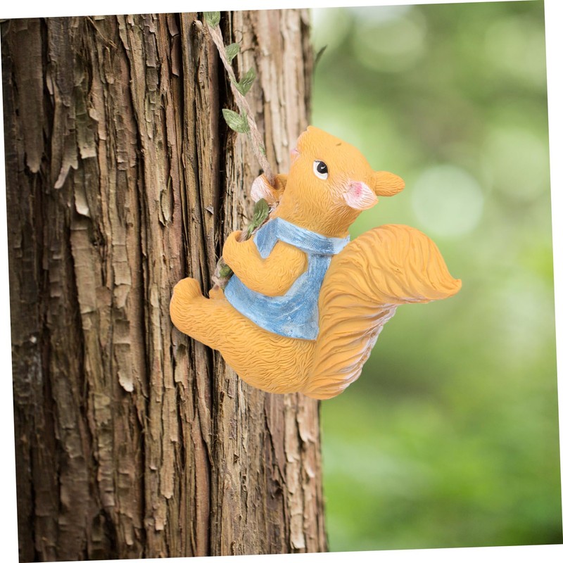 Levemolo Creative Squirrel Wall Decor Charming Resin Climbing Squirrel for