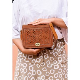 ALMADIH ® Compact Women's Wallet EVE Premium Cowhide Leather - 15 Card Slots, 2 Note Compartments, Metal Zip in Brown or Black - Leather Wallet, Amira Camel, Casual