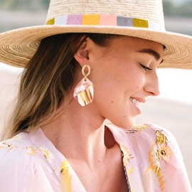 COORWEEL Beige Acrylic Dangle Earrings for Women Statement Geometric Resin Earrings Lightweight Beige Acrylic Earrings for Party or Vacation