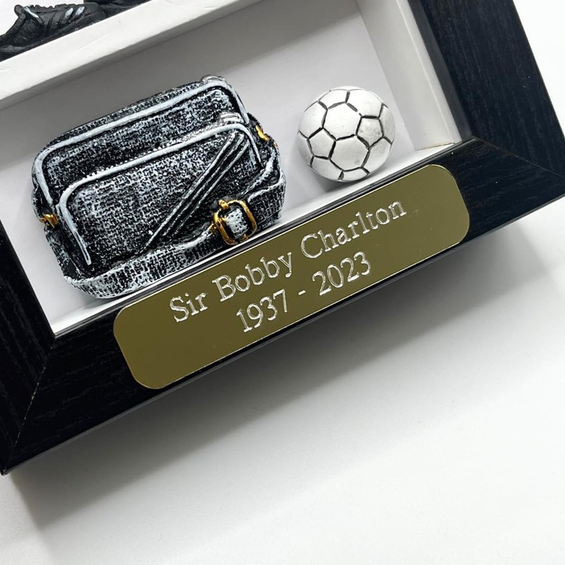 Commemorative KitBox - Sir Bobby Charlton