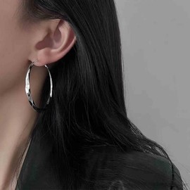 Aneneiceera Vintage Hammered Circle Hoop Earrings Silver Hollow Hoop Dangle Earrings Minimalist Textured Circle Earrings Geometric Circle Drop Earrings Jewelry for Women and Girls (Silver)