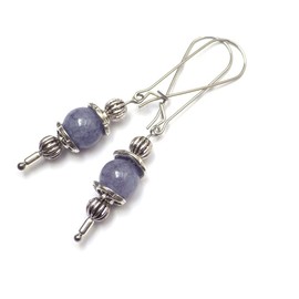 Thurcolas-Ohrringe im Vintage-Stil aus blauem Quarz, montiert auf ausgefallenen Edelstahlbügeln