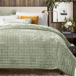 RECYCO Luxury Velvet Quilt Set Full Queen Size Bedding Sets, Ultra Soft Velvet Comforter Set, Lightweight Channel Box Stitch Oversized Bedspread Coverlet for All Season, with 2 Shams, Sage Green