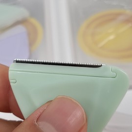 Hyeopryeogeopche Portable Safe Triangle Eyebrow Razor 2P