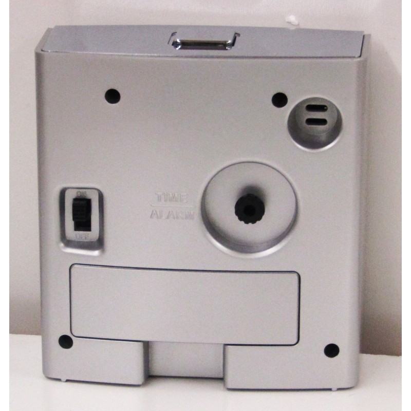 SEIKO - ALARM CLOCK SILVER-TONE METALLIC ASCENDING ALARM QHE123SLH