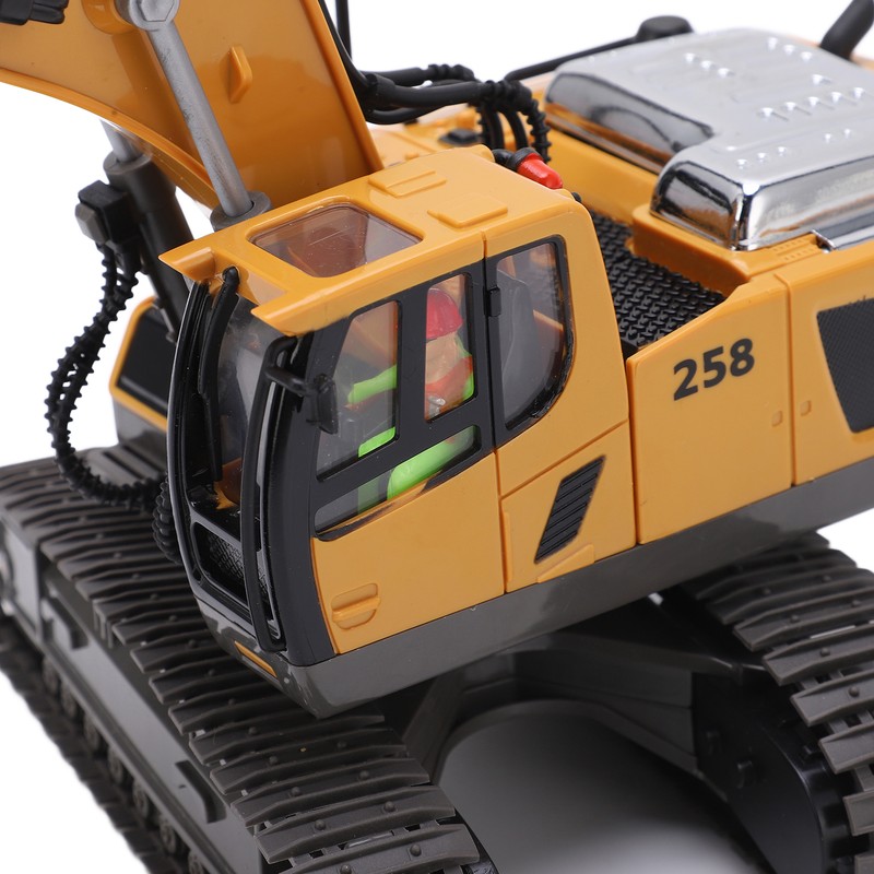 1/20 Excavator Rotate 680 Degrees 11 Channel Crawler Excavator Competition