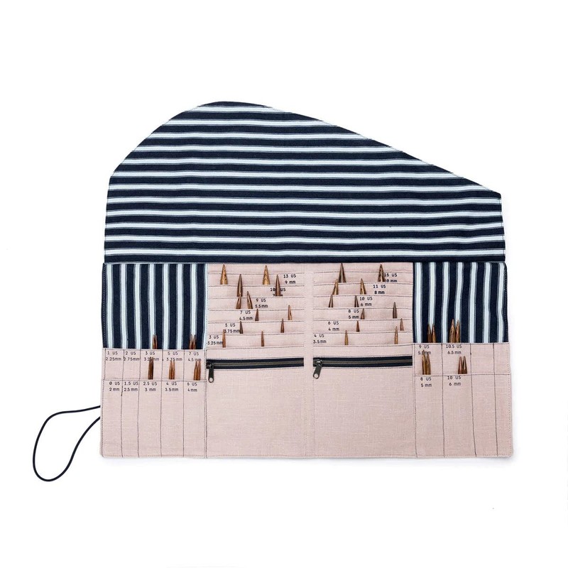 Della Q Needle Case, Coral, 25x15cm