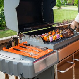 Silicone Griddle Tool Mat & Grillers Meat Shredder Claws Combo - BBQ Grill Accessories Set for Pulled Pork, Cooking Tools Organization - Heat Resistant, Dishwasher Safe - Gift for Grill Masters（A）