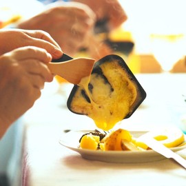 8 x Hofmeister® Raclette Scraper with Engraving, Raclette Scraper with Name as a Gift, Made of Wood, Protects Coated Raclette Pans, for Christmas or New Year's Eve Dinners, Heat-Resistant, 13 cm