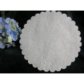 HOFFMASTER 20 pcs  6" ROUND FLORAL ROSE EMBOSSED SCALLOP EDGE WHITE PAPER DOILY