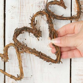 Rustic Natural Grapevine Twig Hearts Chain Garland - Assorted Size Hearts Garland for Home Decor, Valentine's Day, Wedding and Party Decorations (5 feet Long)