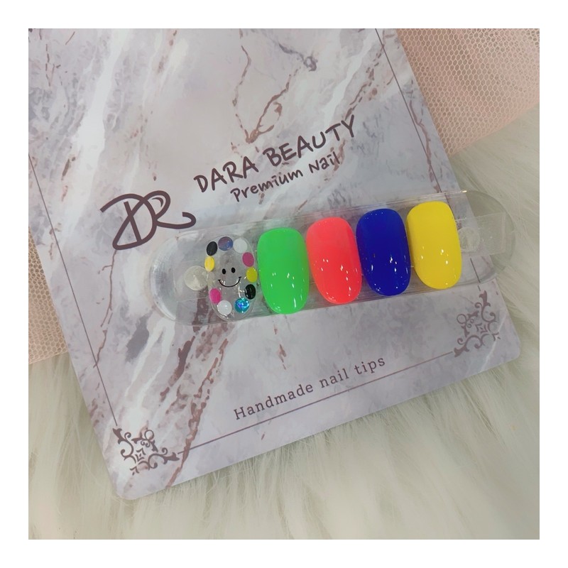 Next day delivery⭐Cute smiley nails⭐ / 다음날발송⭐귀염뽀짝 스마일네일⭐