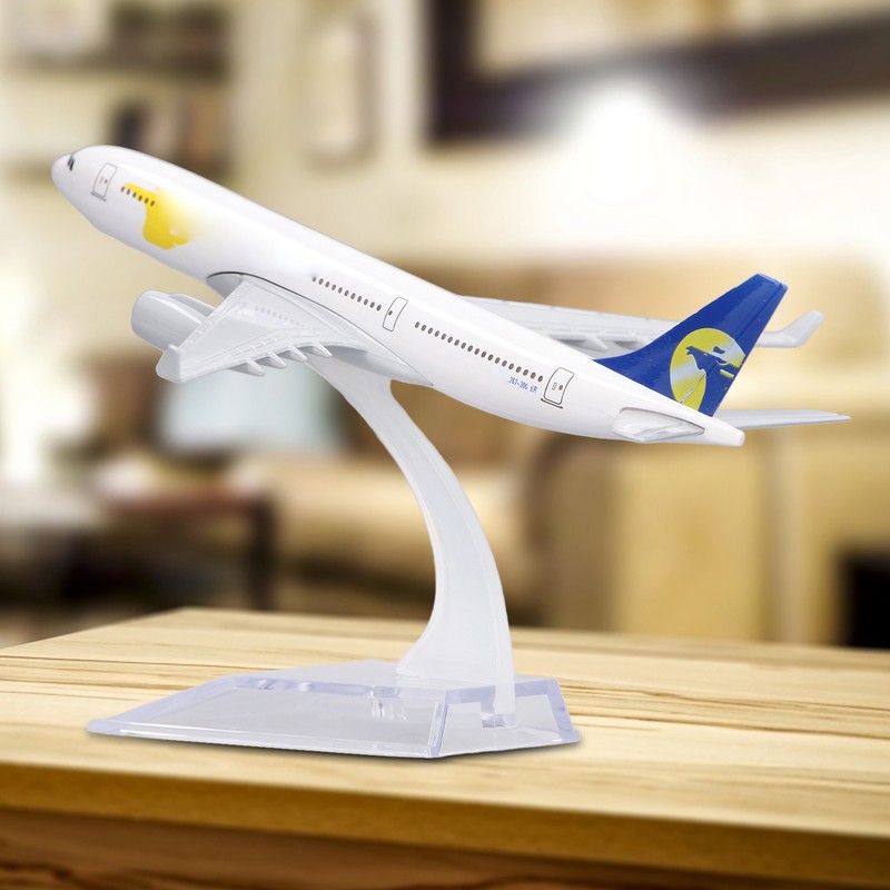 Alloy 767 Airplane Model Alloy Simulated Exquisite Airliner Model Toy
