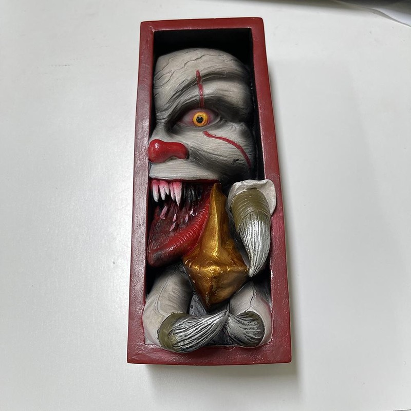 Monster on The Bookshelf Resin Decor Bookstand Resin Sculpture Ornaments