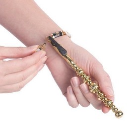 Bracelet Helper, A Buddy Tools For Connecting Wrist Bracelets With Clip, A Claw to Fasten Bracelet, Gold Color