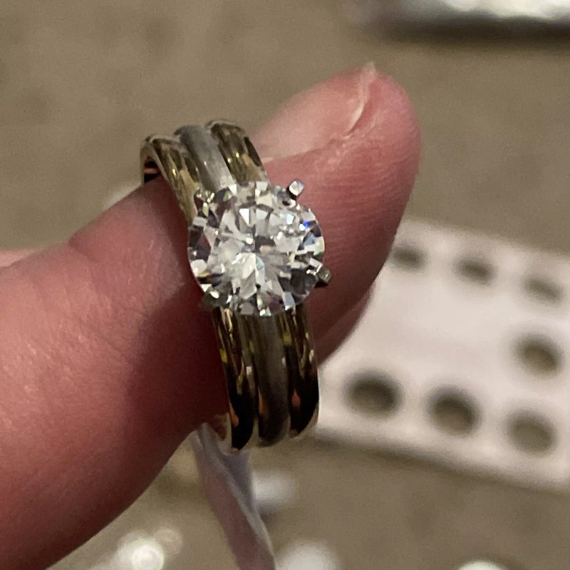 Unbranded Gold Tone Engagement-Lik