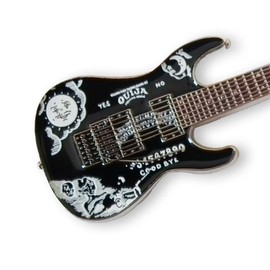 Gifticuffs Kirk Hammett (Metallica) Replica guitar keychain - Black Ouija