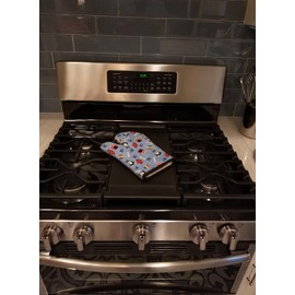 Caroline's Treasures BB2746OVMT Dog House Collection Bull Terrier Black White Oven Mitt Heat Resistant Thick Oven Mitt for Hot Pans and Oven, Kitchen Mitt Protect Hands, Cooking Baking Glove
