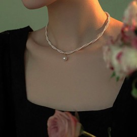 Allereyae Vintage Layered Pearl Choker Necklace Gold Pearl Pendent Necklace Bridal Pearl Necklace Pearl Dangle Necklace Jewelry for Women