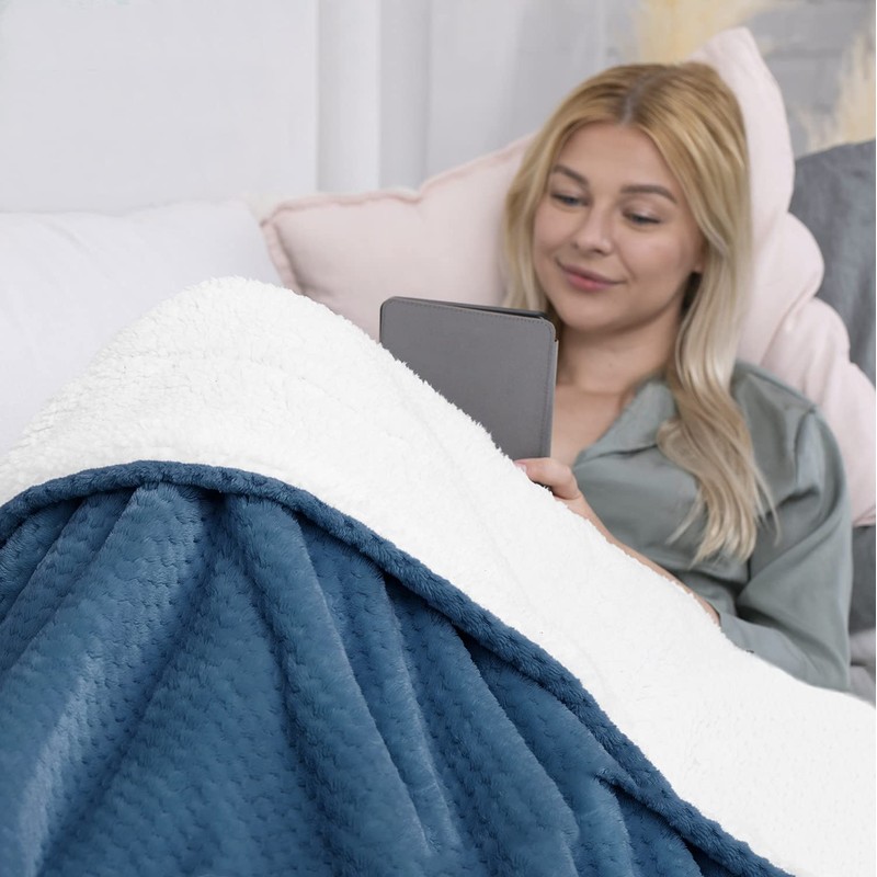 AmeliaHome Cuddly Blanket 70 x 150 cm Delicate Quilted Sherpa