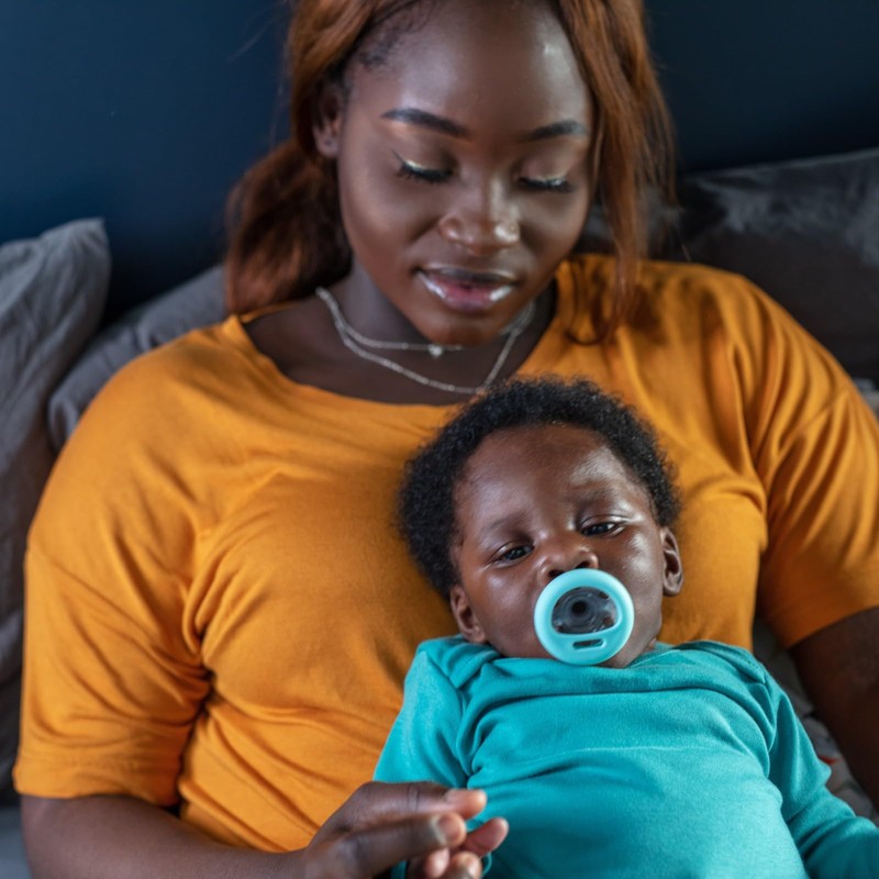 Tommee Tippee Breast-Like Pacifier, Skin-Like Texture, Symmetrical Design, BPA-Free Binkies,