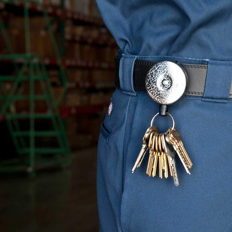 KEY-BAK オリジナルシリーズ 伸縮式キーリール ステンレススチール製のバネとケブラー/チェーンテザー付き 1948年設立 米国製 48" Kevlar (8 oz.