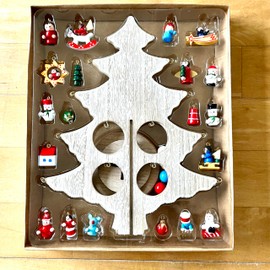 Small Wooden Christmas Tree with Wooden Tree Hanger Height 25 cm - Small Wooden Christmas Tree with Tree Decoration - Small Wooden Christmas Tree with Pendant