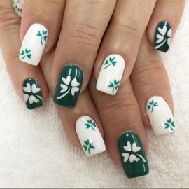 Green Press on Nail Short Square Fake Nails St. Patrick’s Day Glue on Nails with Green White Shamrock Design Full Cover Artificial Acrylic Nails Glossy Clover False Nails for Women Girls (24pcs)