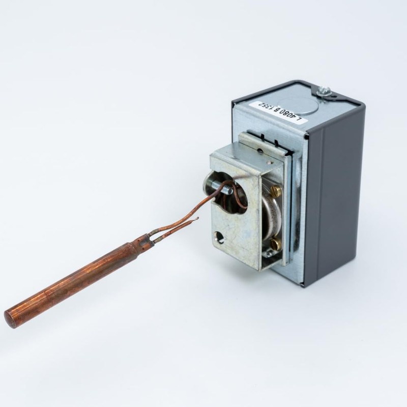 Honeywell L4080B1352 High Limit AquStat, 1" x 1" x 1"
