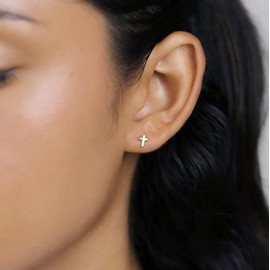 SAINT RAPHAËL Gold Cross Stud Earrings for Women, 18k Gold Plated Sterling Silver, Small Stud Earrings for Men, for Girls, Hypoallergenic Earrings (Classic Gold)