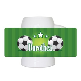 Fußball-Bierkrug mit Namen Dorothea und schönem Motiv mit Fußbällen und grünem Hintergrund für Frauen - Fan-Bierkrug personalisiert - Deutschland-Krug - Bierhumpen