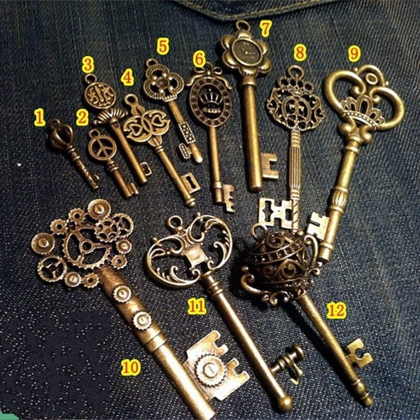 bouti1583 Vintage Skeleton Keys Charm Set Royal Key in Antique Bronze Pack of 12 Keys, 12 Different Style, No Repeat