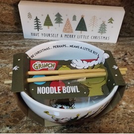 Dr. Seuss Ramen Noodle Bowl. Grinch Bowl. Grinch Dinnerware.