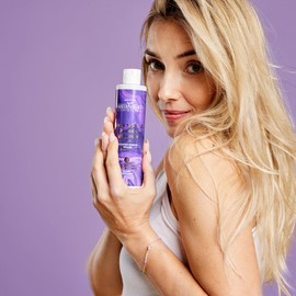 Maternatura, Tinting Shampoo for Ice Blonde Hair with Iris, Neutralises Golden and Yellow Reflections, Organic Beauty Routine for Tinted Hair, Made in Italy - 250 ml