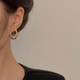 Yienate Twist Hoop Dangle Earrings Vintage Gold Chunky Hoop Drop Earrings Lightweight Geometric Round Circle Earrings Statement Thick Hoop Earrings Jewellery for Women Girls
