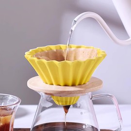 EHERDM Ceramic Coffee Dripper with Wood Cup Stand Pour Over Coffee Maker Elegant Flower-shape V60 Strainer for 1-2 Cups Slow Brewing Accessories for Home Coffee Shops Restaurants Yellow
