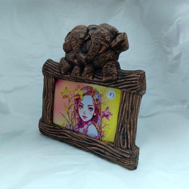004 Forever Bond - DARUNITA HomeDeCor - Elephant Picture Frame 4 x 6 | Handmade Recycled Sawdust Frame | Sustainable 3D Elephant Photo Frame Décor for Wall & Tabletop | 8 x 8.5 inches | Made in Thailand