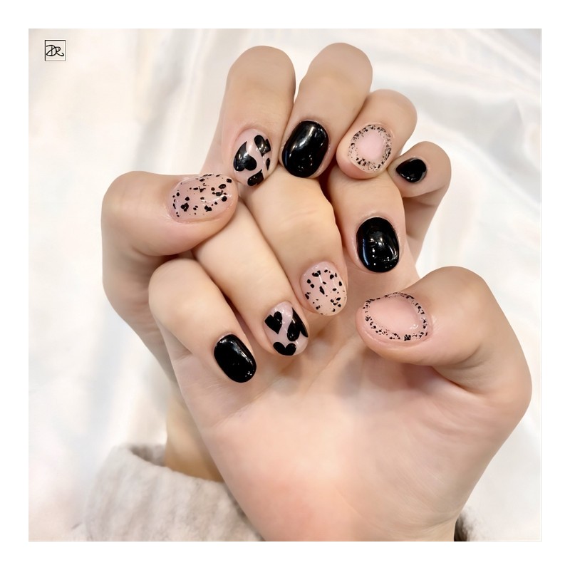 Dara Beauty March Art of the MonthBlack Heart Donut Nail❣