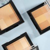 Manhattan Wake Up Radiance Finishing Powder - Colour 002 Honey