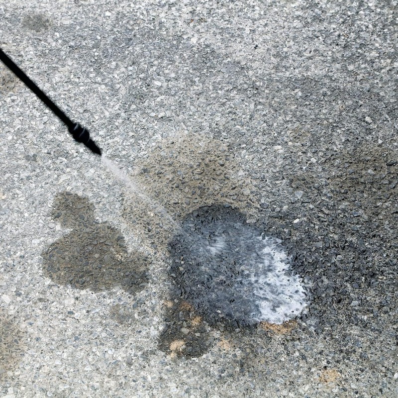 PIG Driveway Oil Stain Remover - Concentrated Formula Gradually Treats