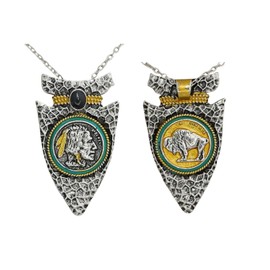 Buffalo Pendant Necklace with 17.7" Chain, Indian Chief Pendant Necklace Honoring The American West Alloy Coin Necklace, Viking Bull Necklace with Black Gemstone, Vintage Jewelry for Men Women