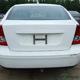 TLAPS 7422448076042 Compatible with 2004-2011 Volvo S40 / 2005-2011 V50 4 Door Wagon Class 1 I Black 1.25" Receiver Trailer Hitch