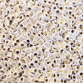 DAHI 1000pcs Square Acrylic Gold Alphabet Beads White Acrylic Cube Letter Bead A-Z Cube Letters Beads for Bracelets Necklaces Phone Lanyard Making for Jewelry Making (Gold-White-6 * 6)