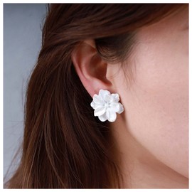 Allereya Vintage Large Flower Earrings White Flower Stud Earrings Exaggerated Camellia Earrings Statement Stud Earrings Jewelry for Women and Girls