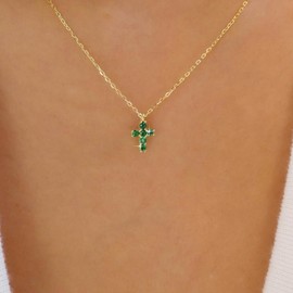 Xmsrn Vintage Crystal Emerald Cross Pendant Necklace Crystal Emerald Green Choker Necklace Rhinestone Emerald Cross Necklace Green Emerald Cross Necklace for Women