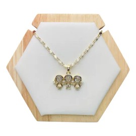 Collar Con Dije De 3 Niñ@s. Oro Laminado Niña-niño-niña