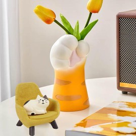 YouNuo Miniature Cat Figurines with Small Sofa - Resin Mini Cat Figures, Cute Cat Statues Gift for Cat Lovers Home Decor, Office Desk Display, Shelf Decoration, and Dashboard (Yellow Sofa)